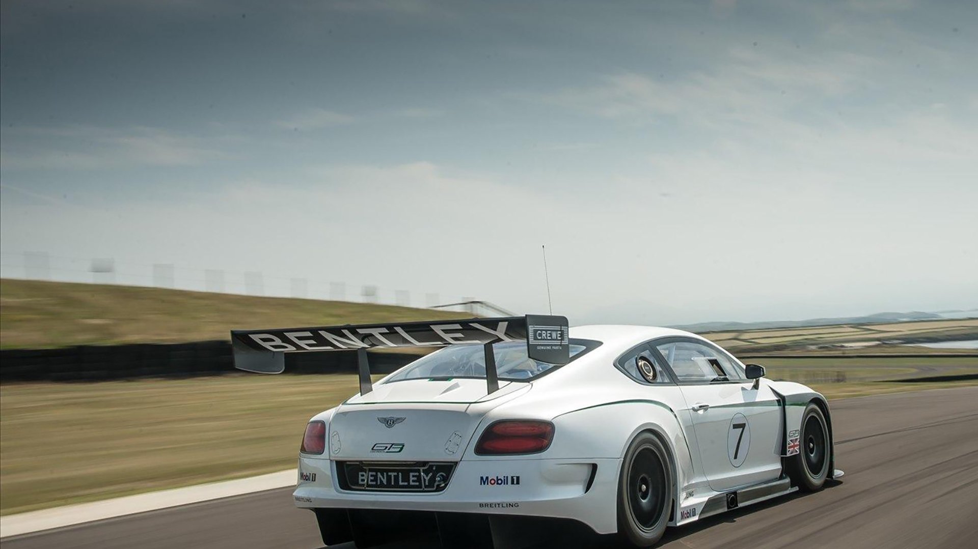 爱游戏中国官方网站平台-“意甲强队大战令人目不暇接，冠军悬念继续”，意甲阵容