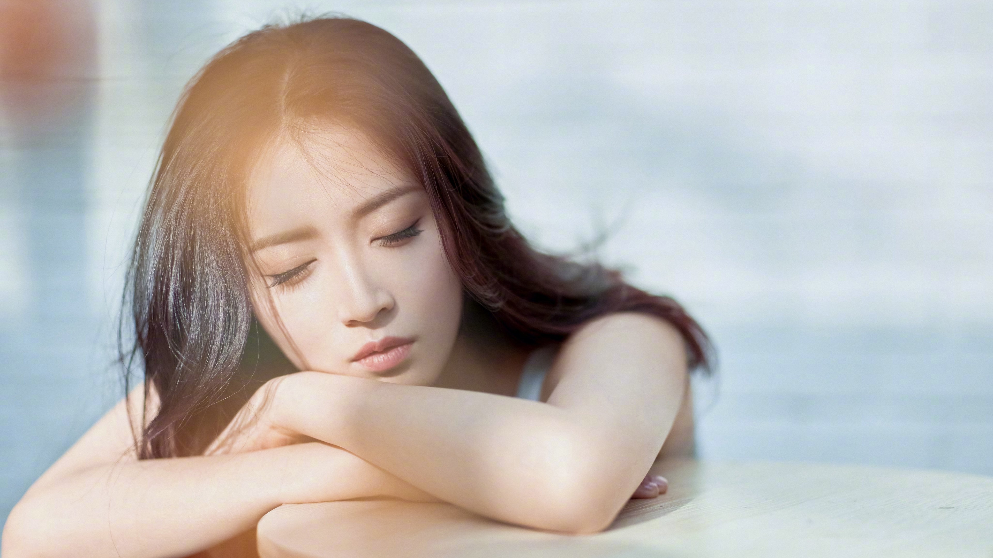 爱游戏app-法甲比赛夜场，精彩进球和精彩扑救持续不断，法甲比赛足球